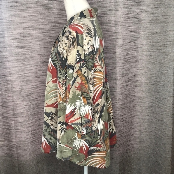 LADY CARIBOU X-LARGE LION BUTTON UP BLOUSE - Picture 5 of 9